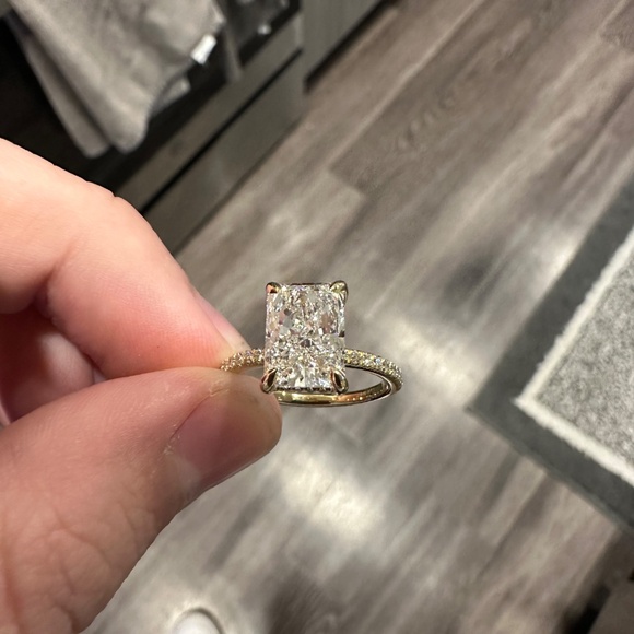 3 Carat Cushion Cut Diamond Engagement Ring 18K Yellow Gold - Picture 5 of 6